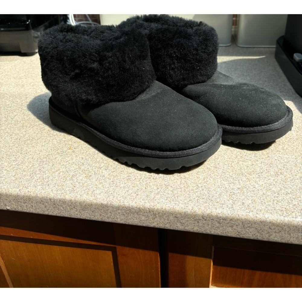 UGG Bootie Black with Fur